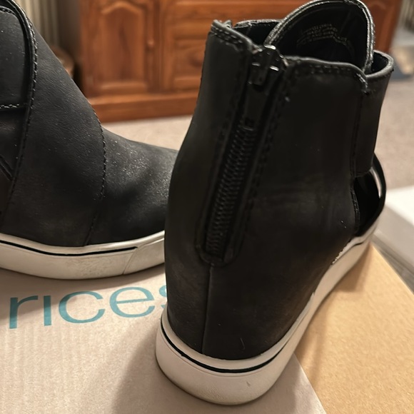 Maurice’s open side wedge sneakers - Picture 3 of 5